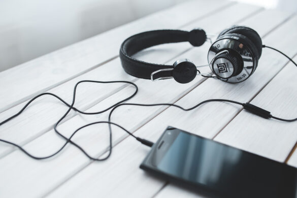 phone-headphone